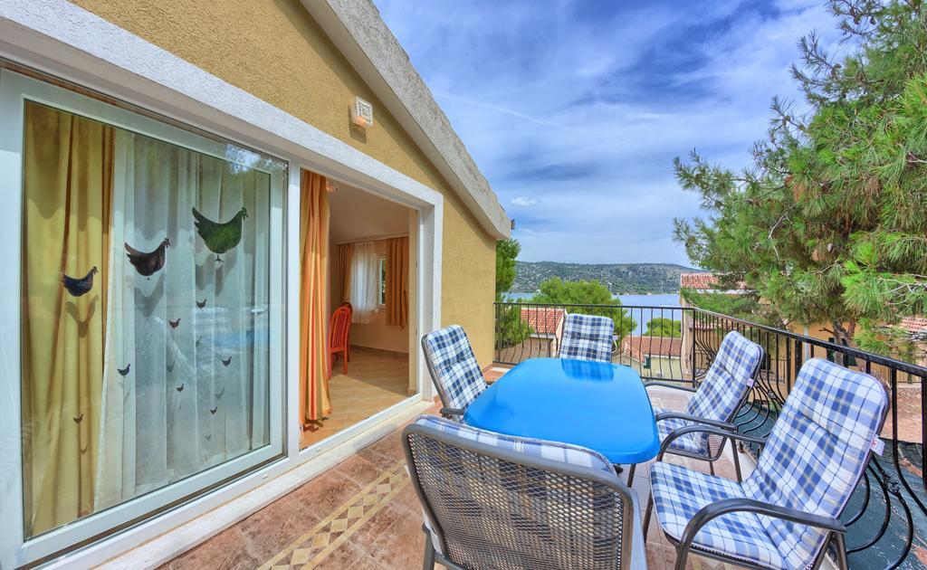 Apartments & Rooms Ruzmarin Rogoznica  Rom bilde
